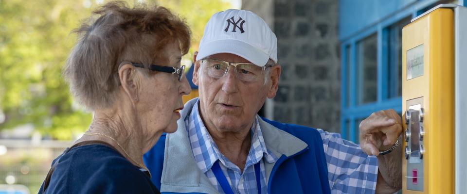 Hulp nodig? OV-ambassadeurs helpen je verder in het OV.